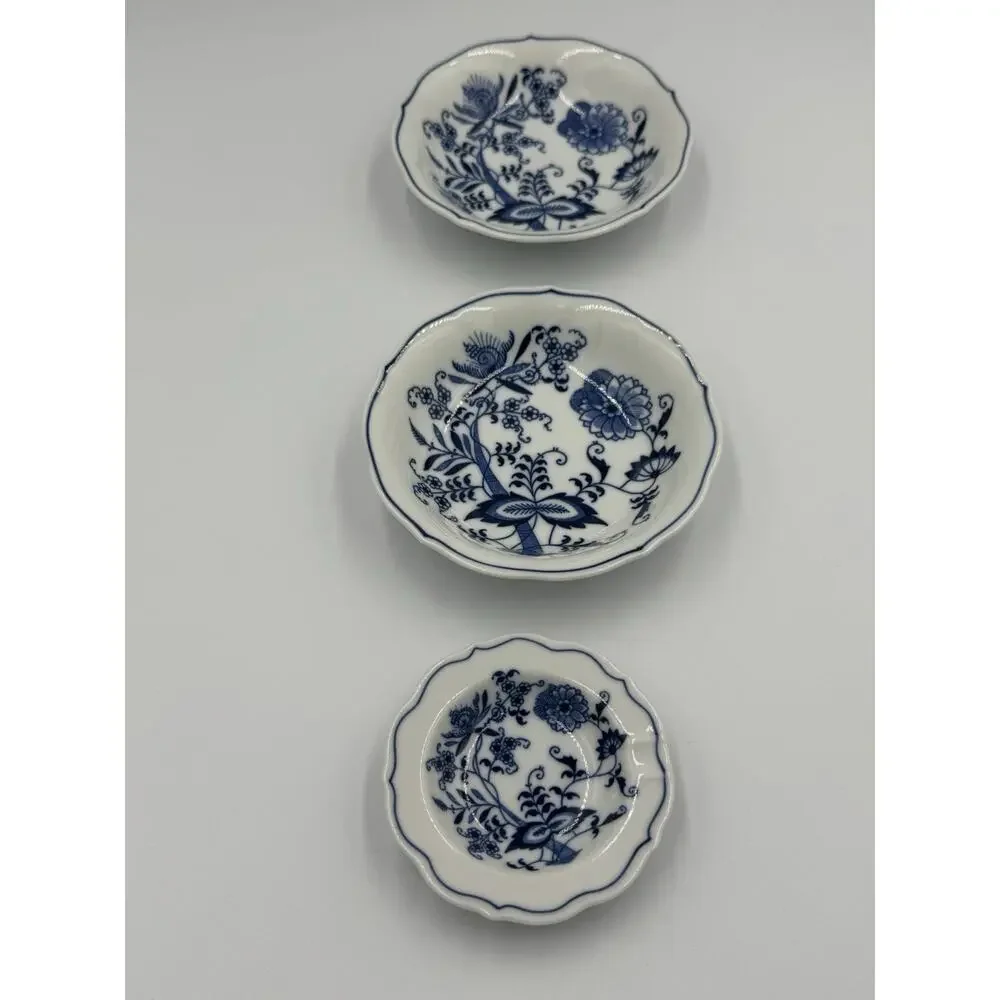 Blue Danube Japan 2 Berry Bowls + Tea Bag Holder Blue Onion Pattern